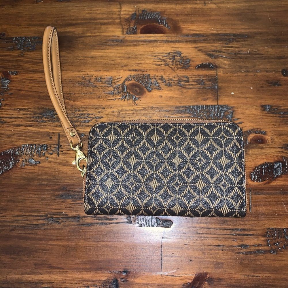 Fossil wristlet